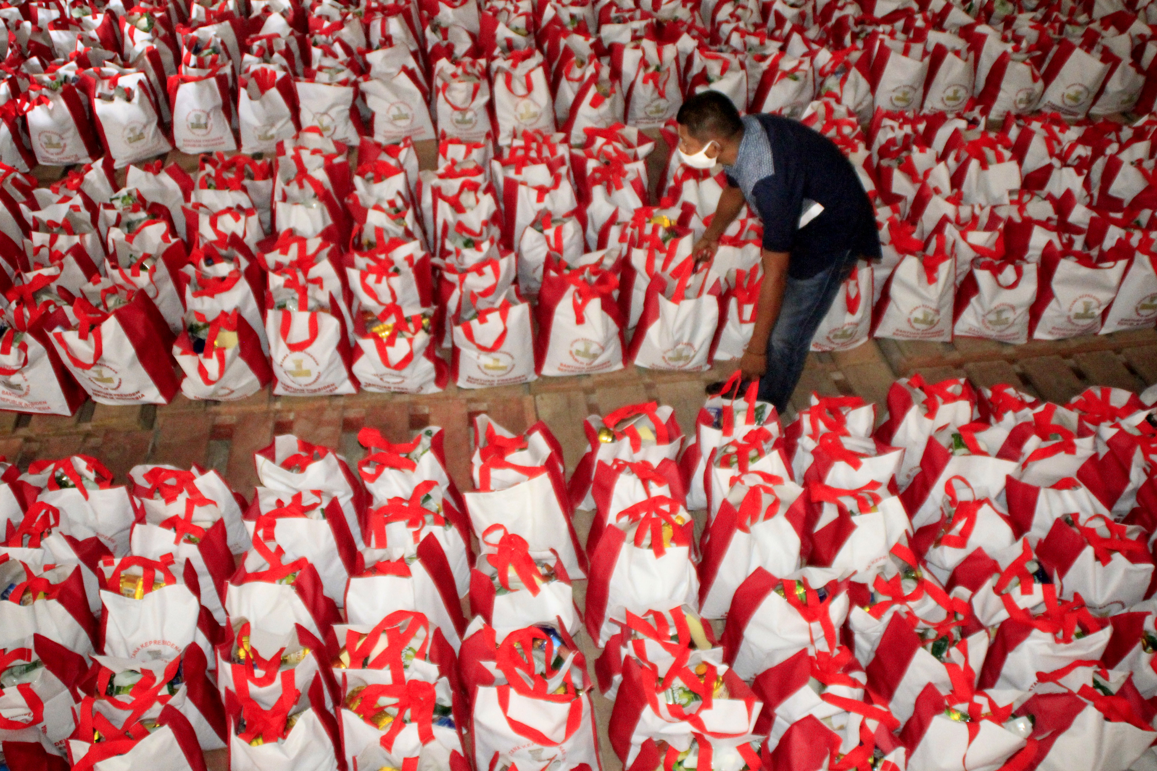 Paket bantuan sembako Presiden