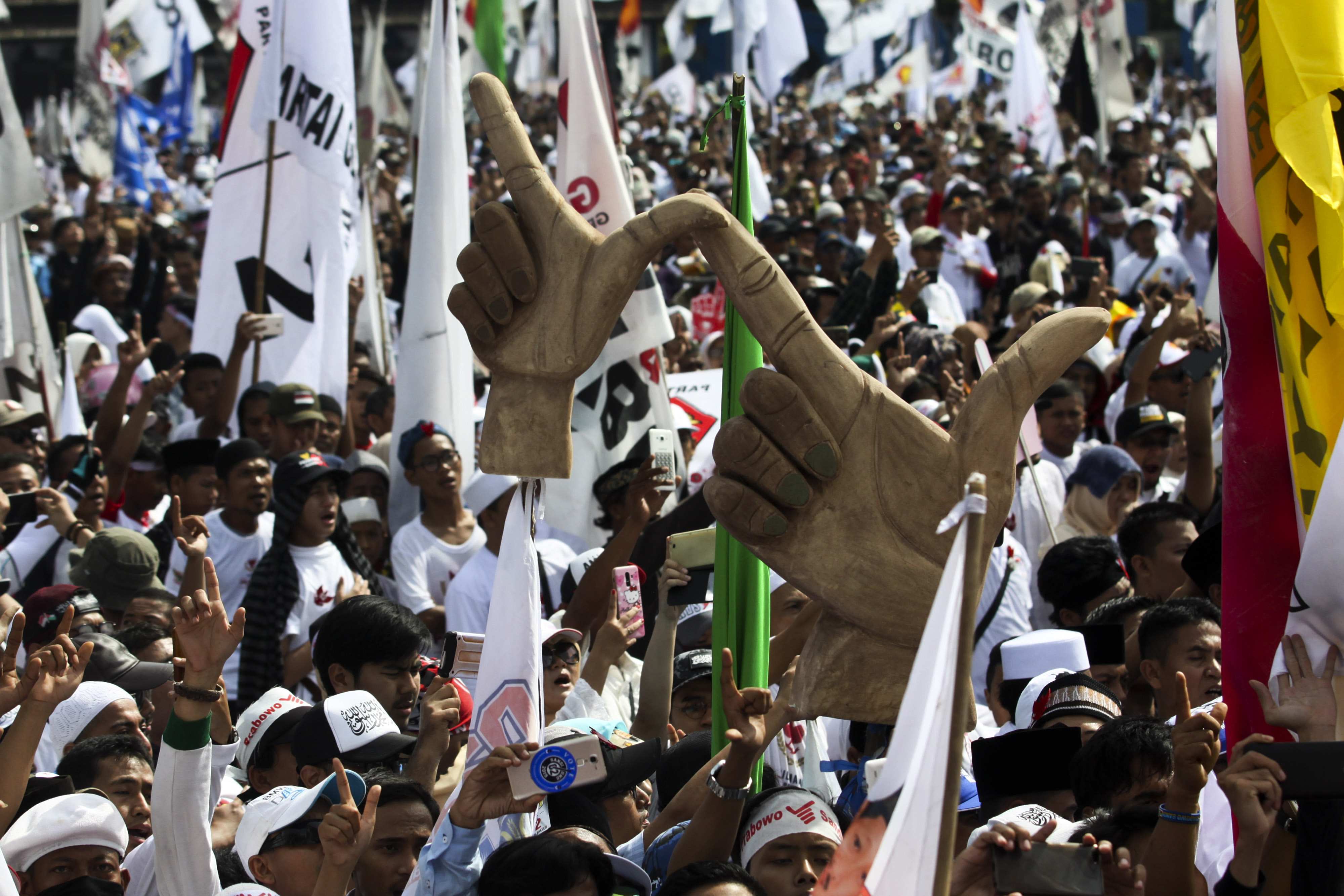 Kampanye akbar di Lapangan Ahmad Yani, Alun - Alun Kota Tanggerang, Banten, Sabtu (13/4/2019). 