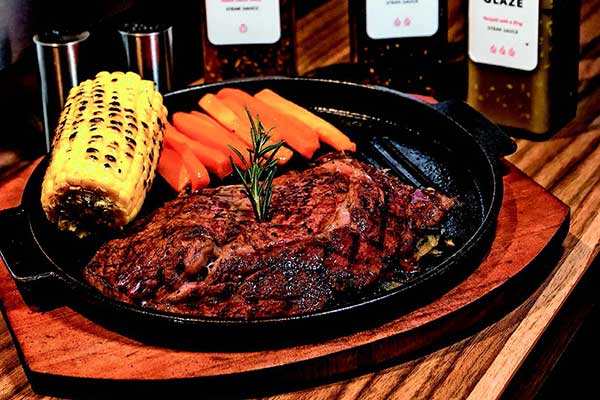 Oishii steak dan 3 bumbu khas J.Steak.