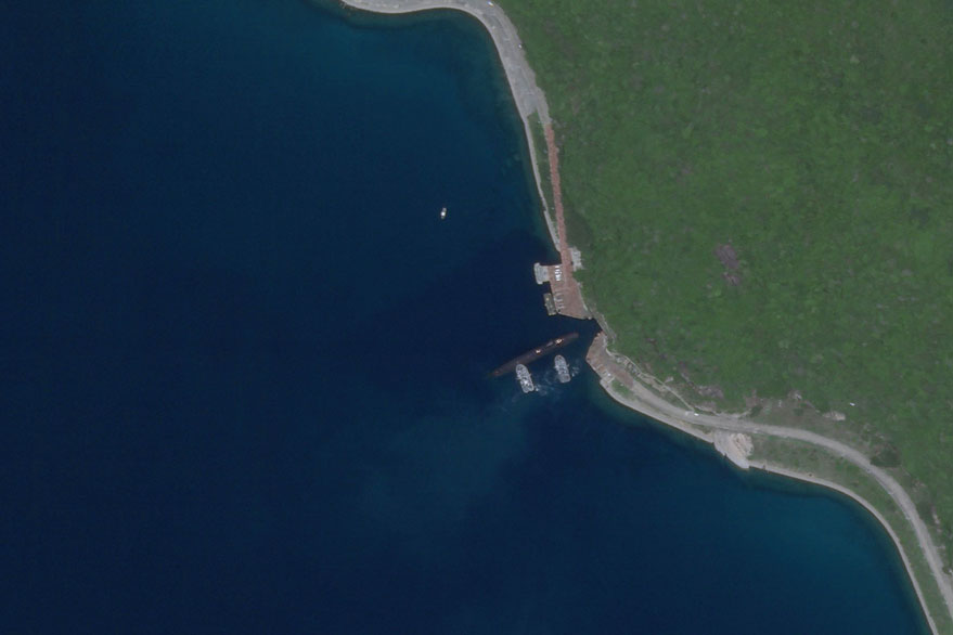 PANGKALAN MILITER RAHASIA TIONGKOK: Foto satelit menunjukkan kapal selam Tiongkok bersandar di pangkalan militer rahasia bawah tanah 