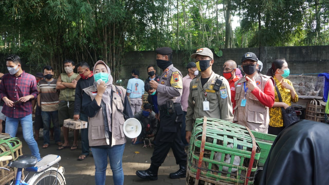 Razia Pemakaian Masker oleh Bupati Purbalingga, Dyah Hayuning Pratiwi.