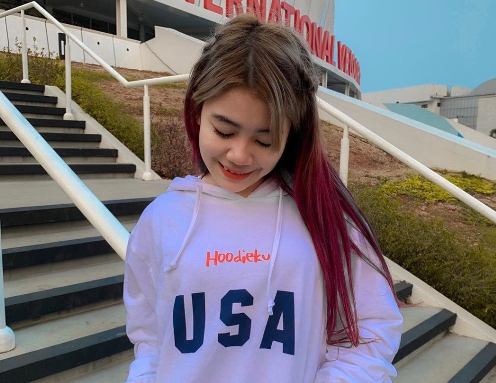 Mega Dwi Cahyani menjadi salah satu anak muda yang sukses meniti karier di dunia maya.