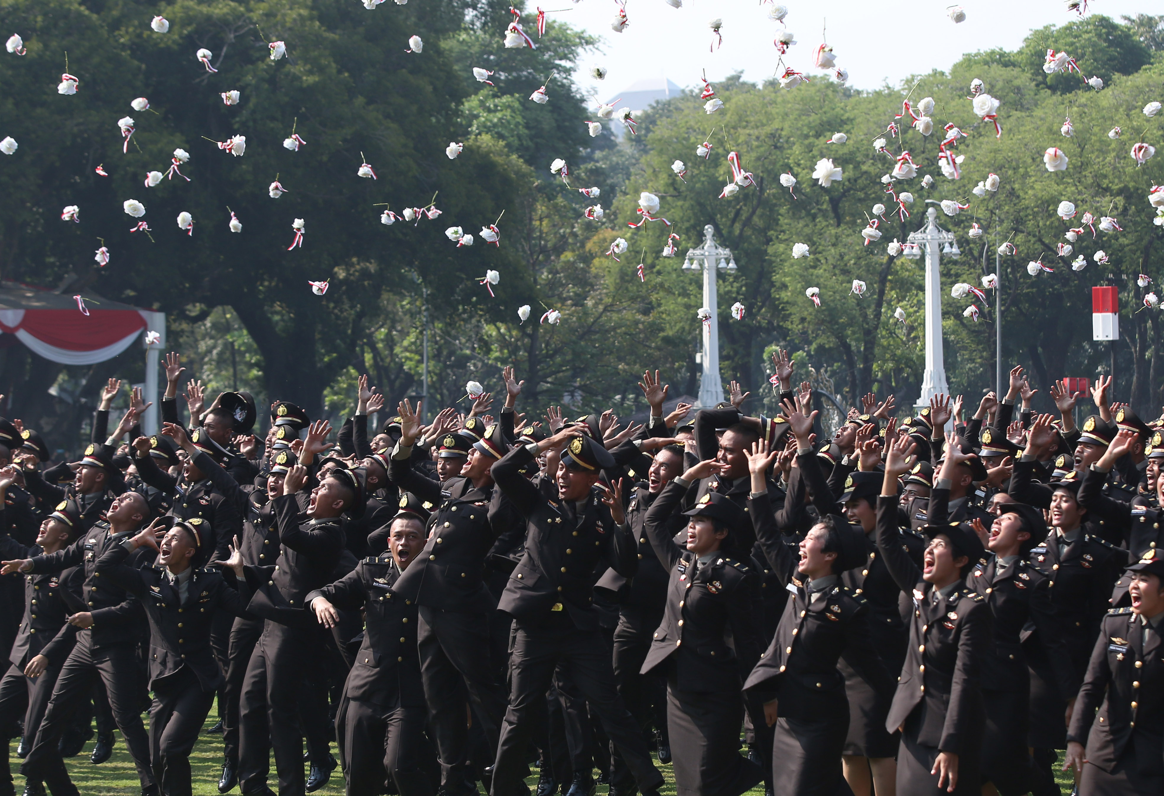 Perwira Akpol merayakan kelulusan pada 2019