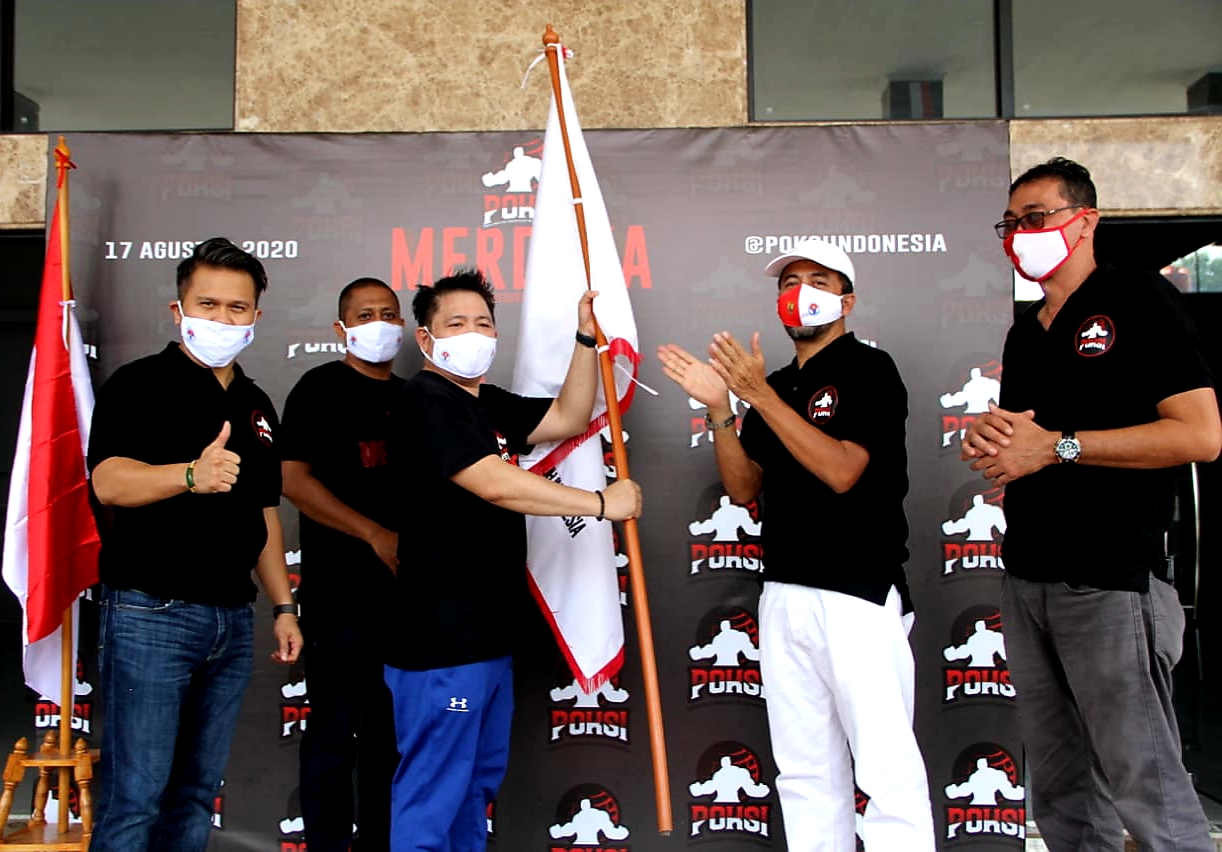 Sejumlah pengurus POKSI   dalam acara launching organisasi mereka.