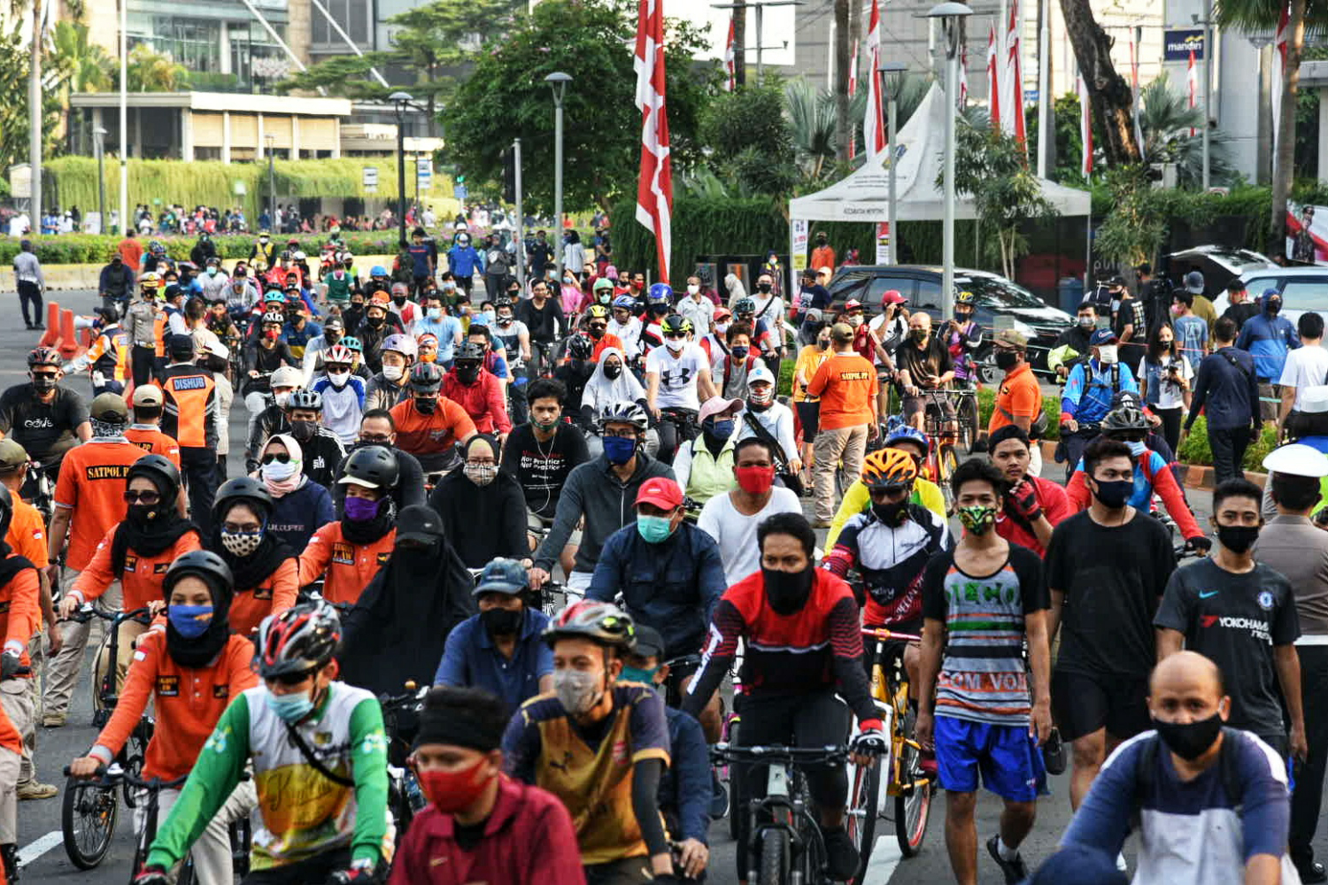 Warga masih memadati kawasan Bundaran HI, meski tidak ada CFD.