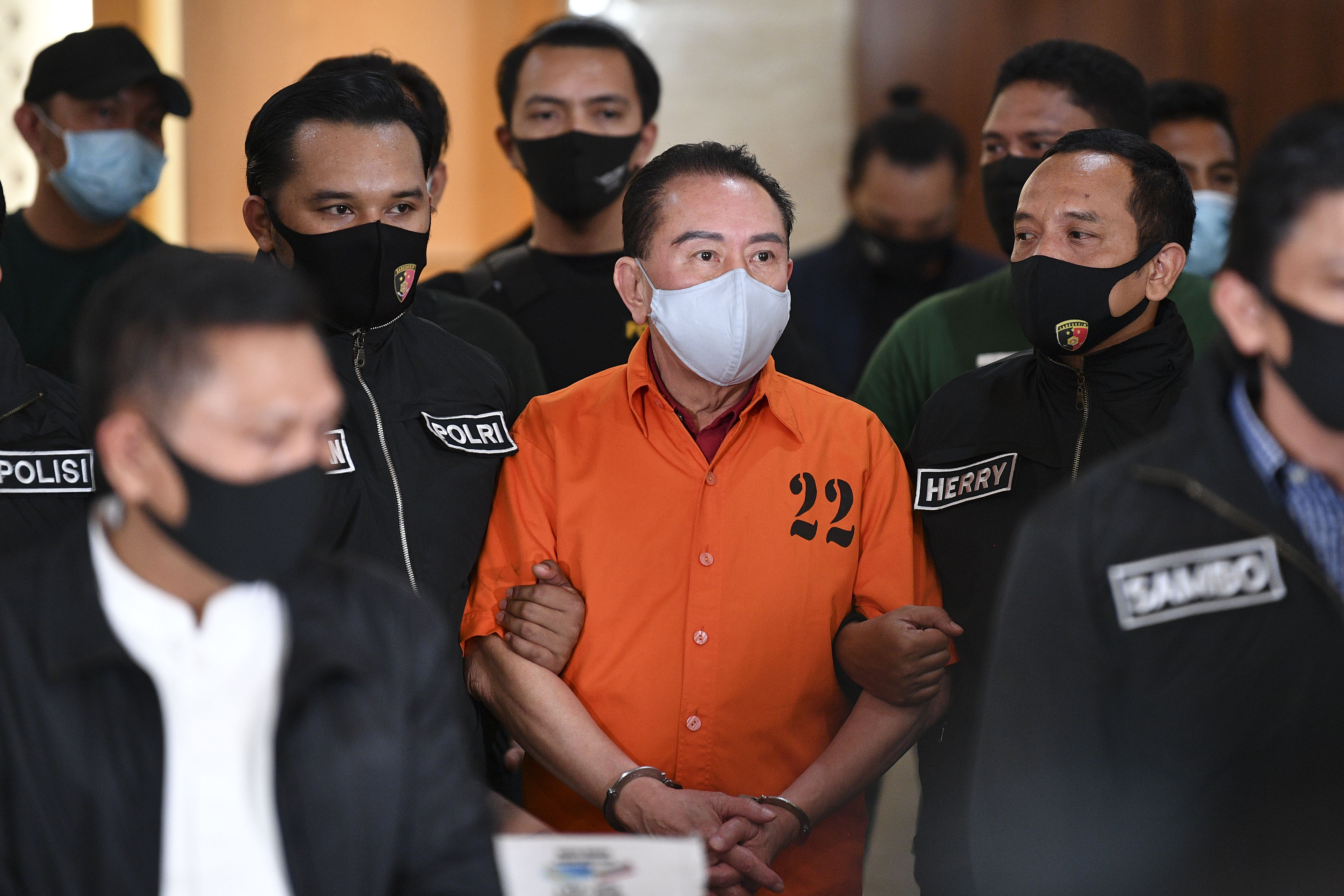 Terpidana kasus korupsi pengalihan hak tagih Bank Bali Djoko Tjandra alias Joko Tjandra (tengah).