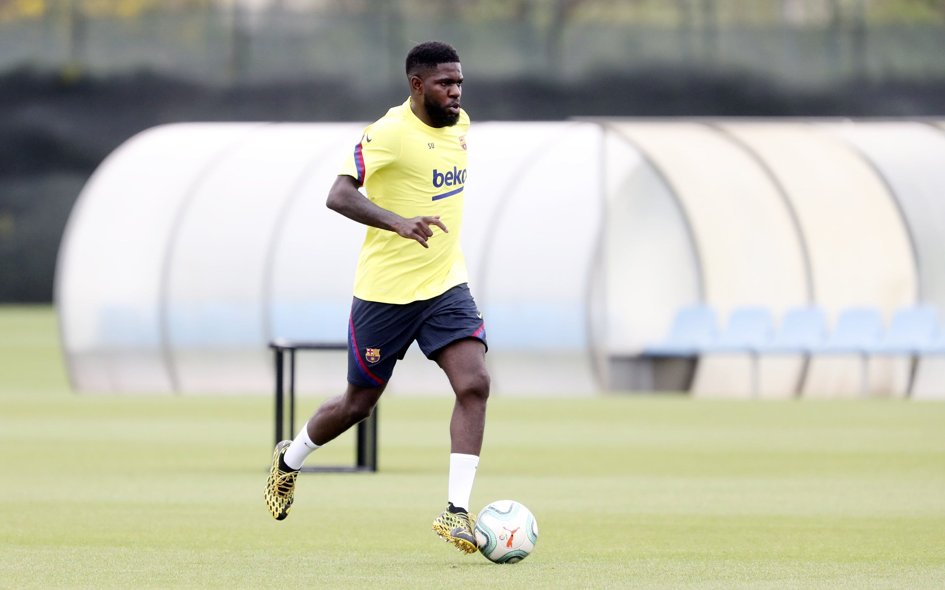 Pemain Barcelona Samuel Umtiti