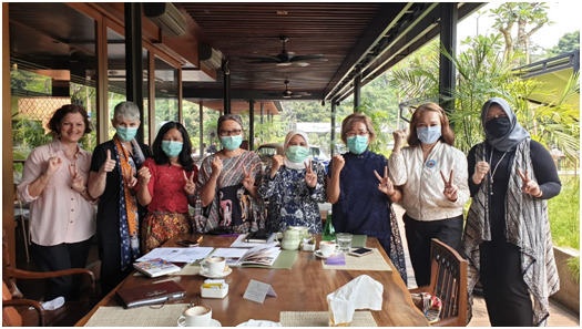 Sejumlah keluarga hasil perkawinan campur meminta dwi kewarganegaraan.