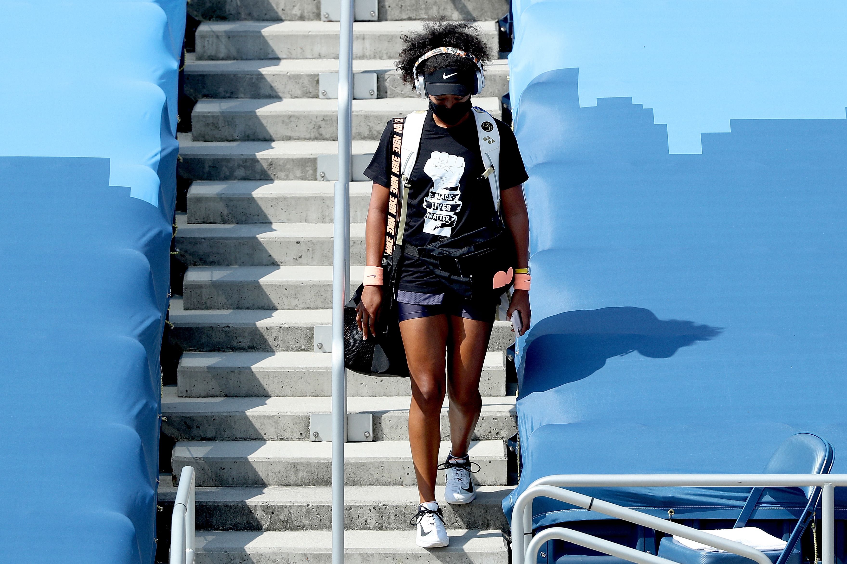 Naomi Osaka mengenakan kaos Black Lives Matter di laga semifinal Western & Southern Open