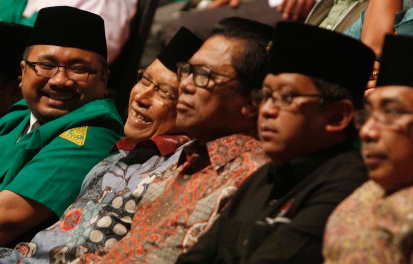 Ketua Umum Gerakan Pemuda Ansor periode 2015-2020 Yaqut Cholil Qoumas (kiri)