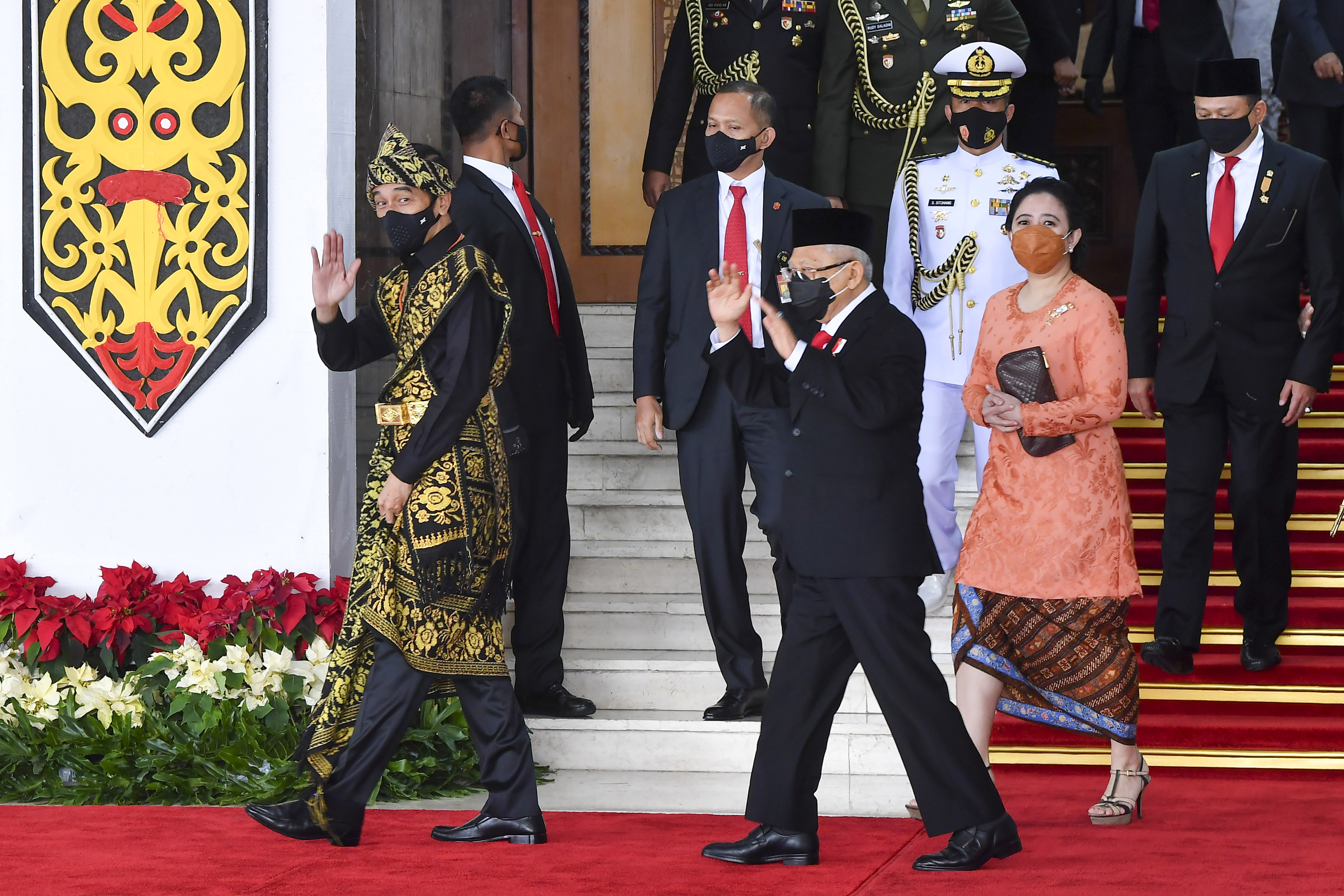 Presiden Joko Widodo (kiri) dan Wakil Presiden Ma'ruf Amin di Kompleks Parlemen, Senayan, Jakarta, Jumat (14/8).