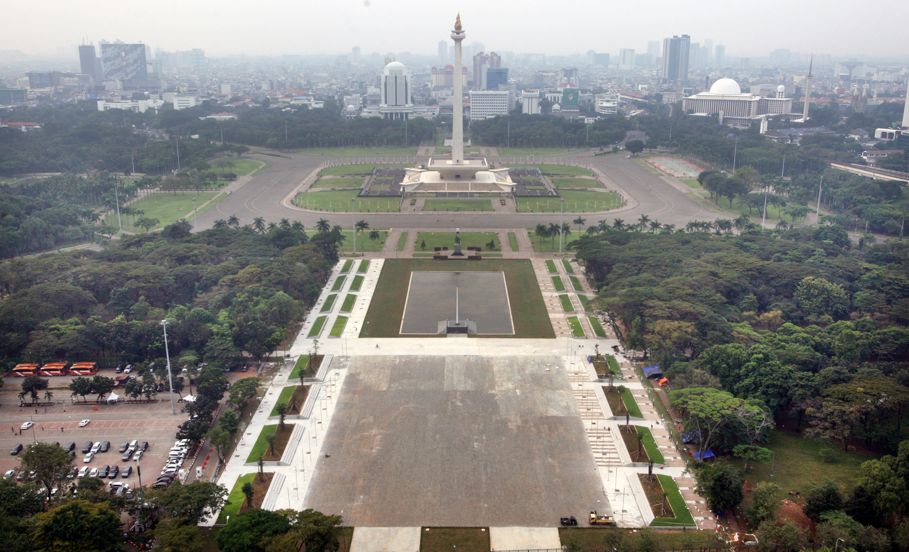 Proyek revitalisasi Monumen Nasional (Monas), Jakarta, Jumat (10/7).