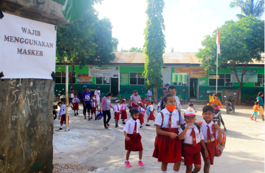 Peserta didik baru di Sekolah Dasar  (SD) Inpres Maulafa, Kota Kupang, Nusa Tenggara Timur.
