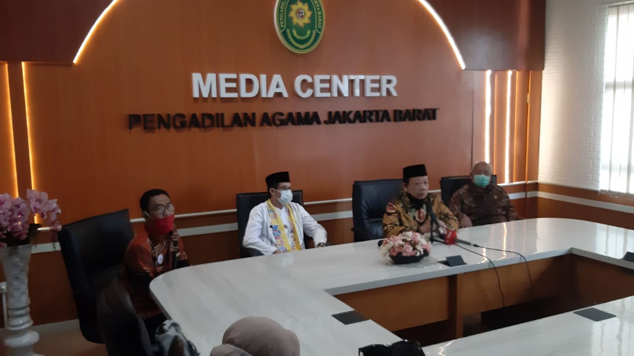 Peluncuran enam aplikasi di Pengadilan Agama Jakarta Barat bagi pencari keadilan, termasuk masyarakat berkebutuhan khusus.