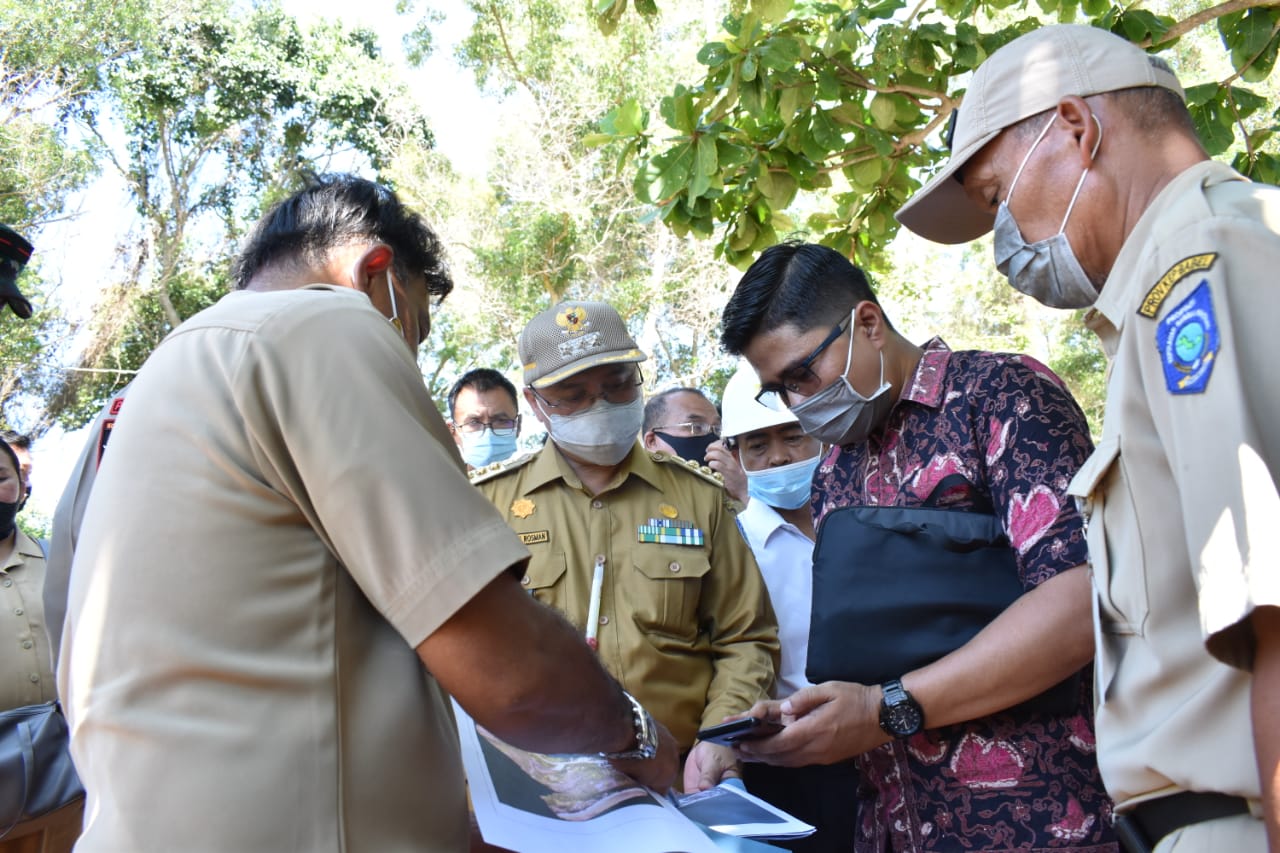 Gubernur Erzaldi Rosman (ketiga dari kanan)