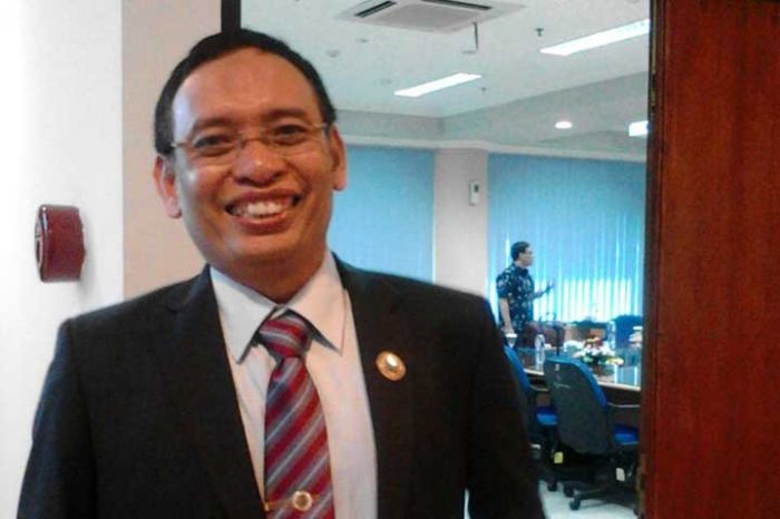 Rektor Unair Prof. Dr. M Nasih