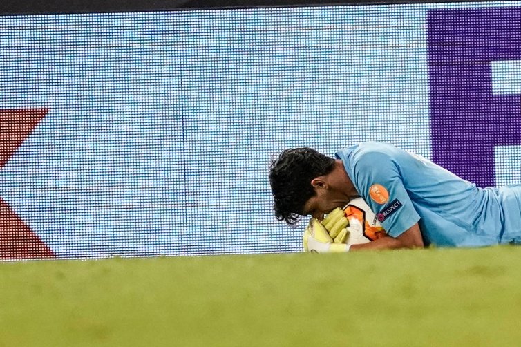 Penjaga gawang Sevilla Bono