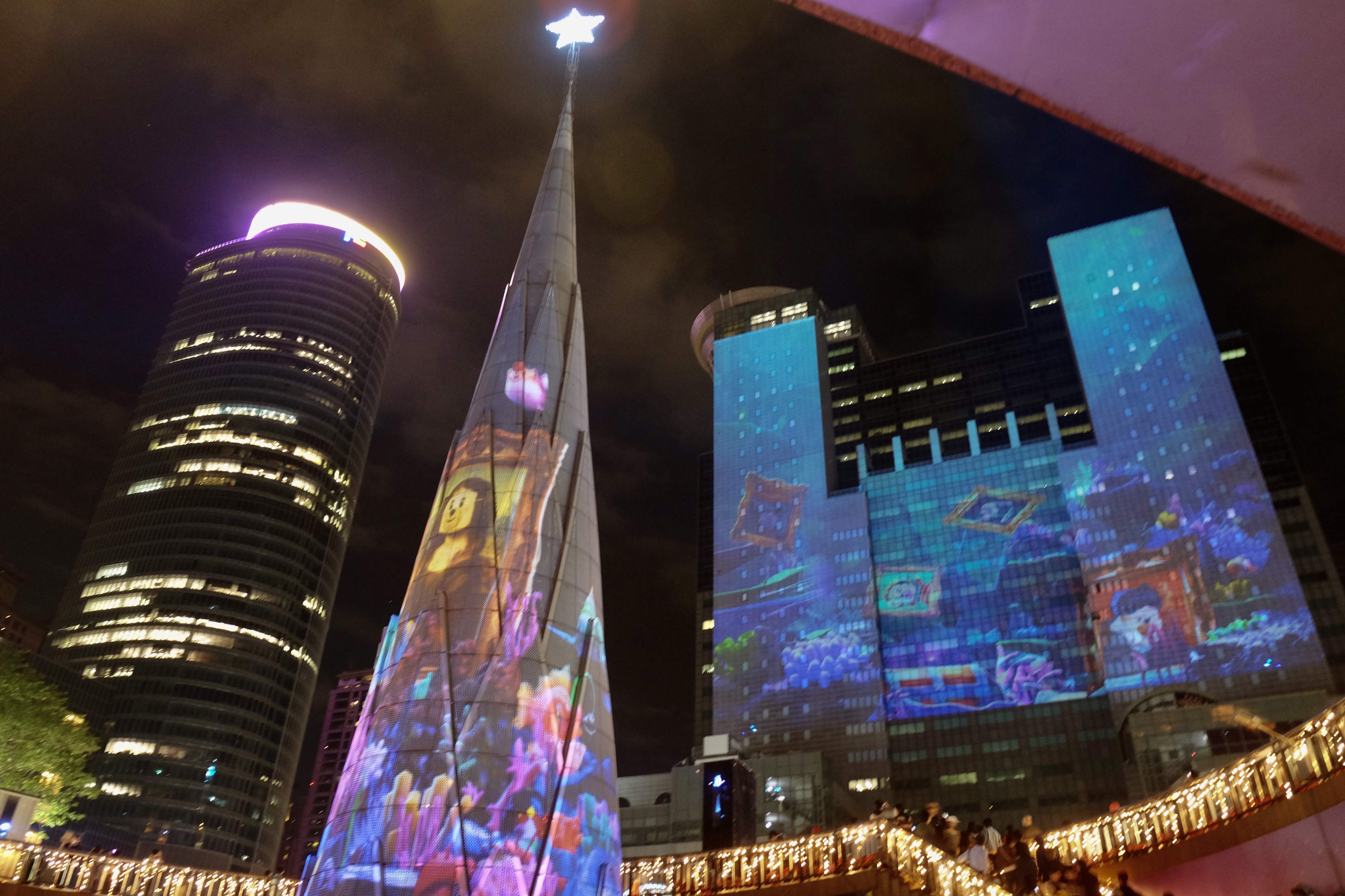 Kemeriahan dekorasi LED di wilayah Distrik Banqiao, Taiwan.