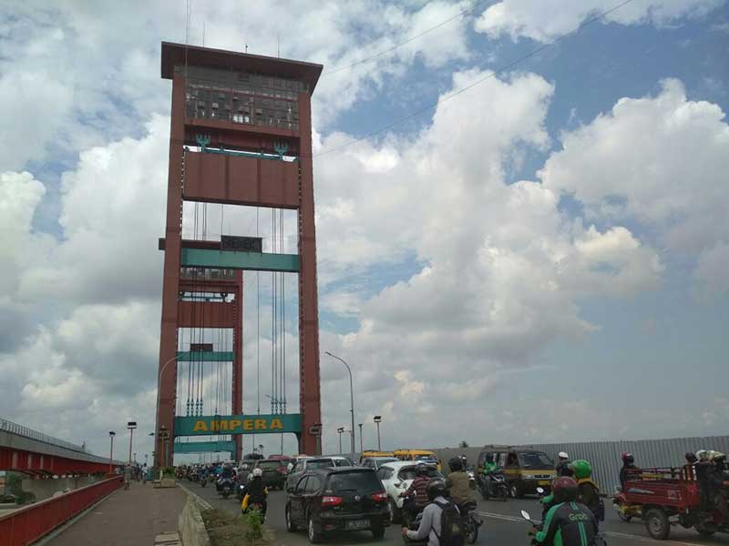 Kerusakan pembatas jalan di Jembatan Ampera segera diperbaiki oleh BBPJN Wilayah Sumsel.