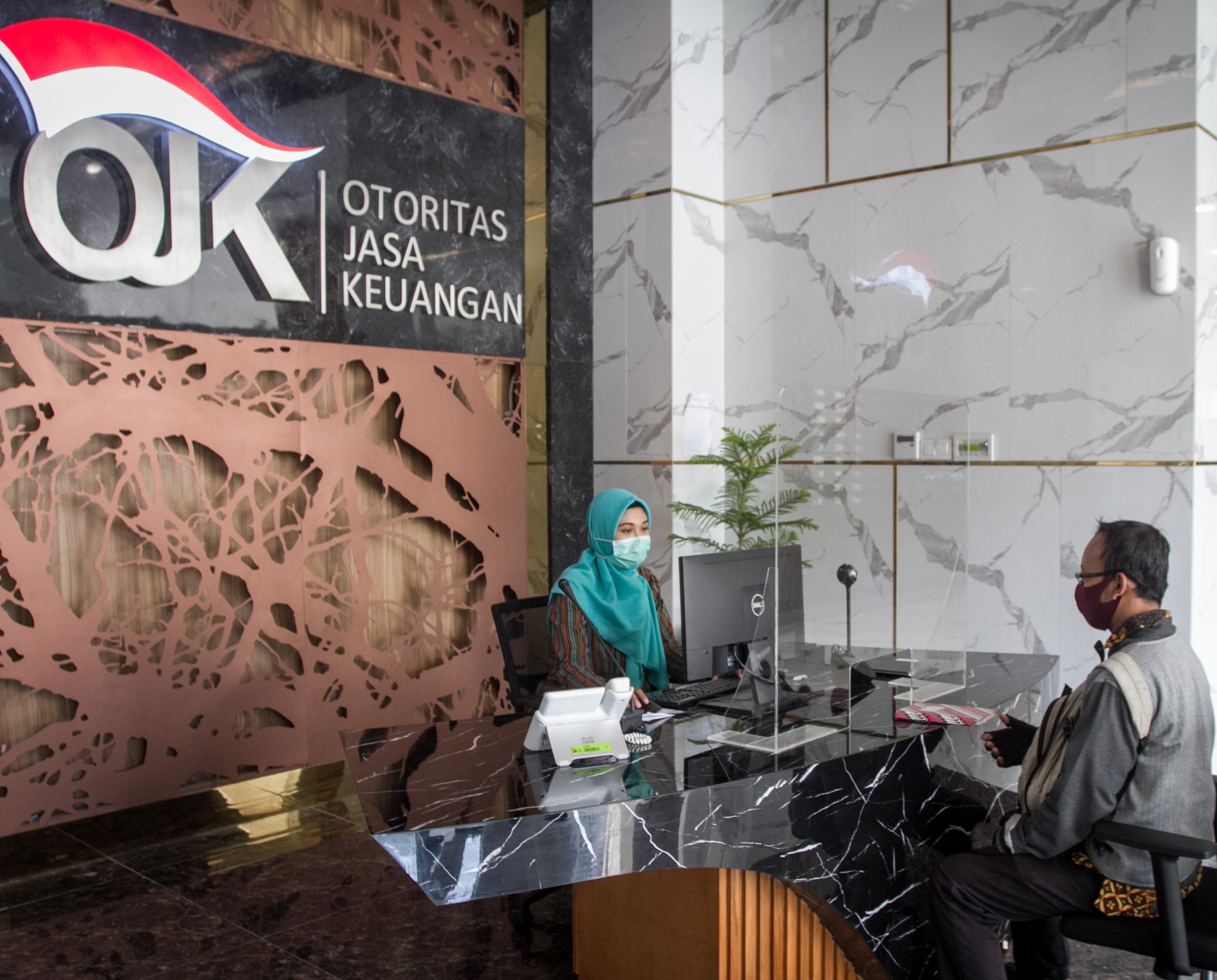 OJK mencatat angka pembiayaan pinjaman fintech peer to peer (P2P) lending semakin melejit meski di tengah pandemi covid-19.