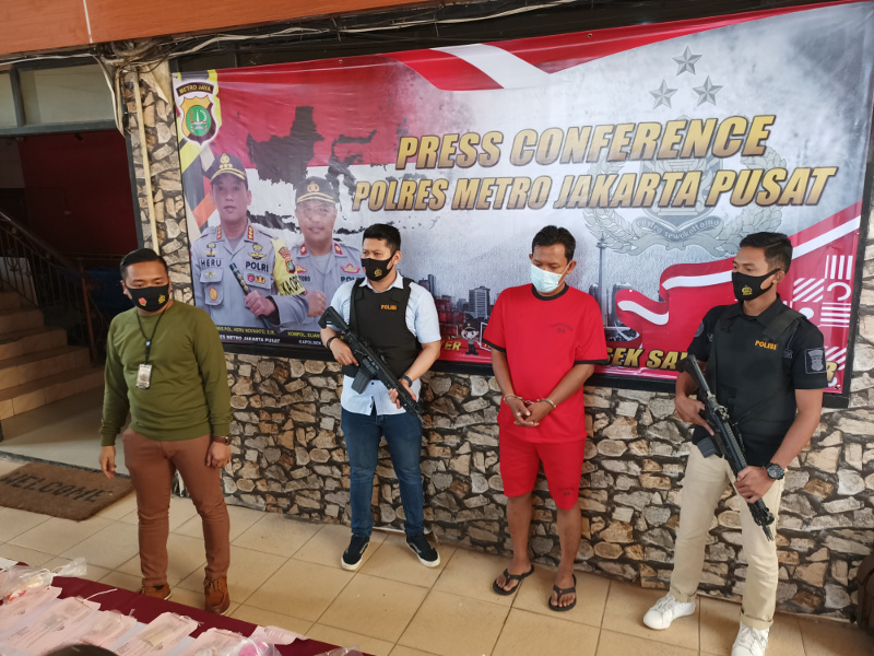 Pelaku pembuat ekstasi di RS swasta di Jakarta. 