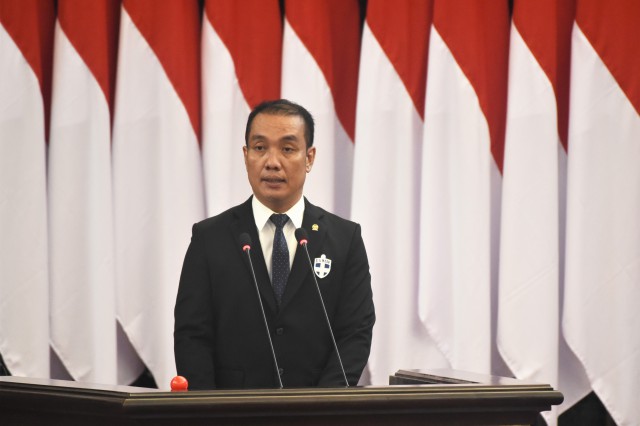 Anggota Komisi XI DPR RI, Fauzi Amro membacakan pandangan Fraksi Nasdem di Gedung DPR RI, Selasa (18/8/2020). 