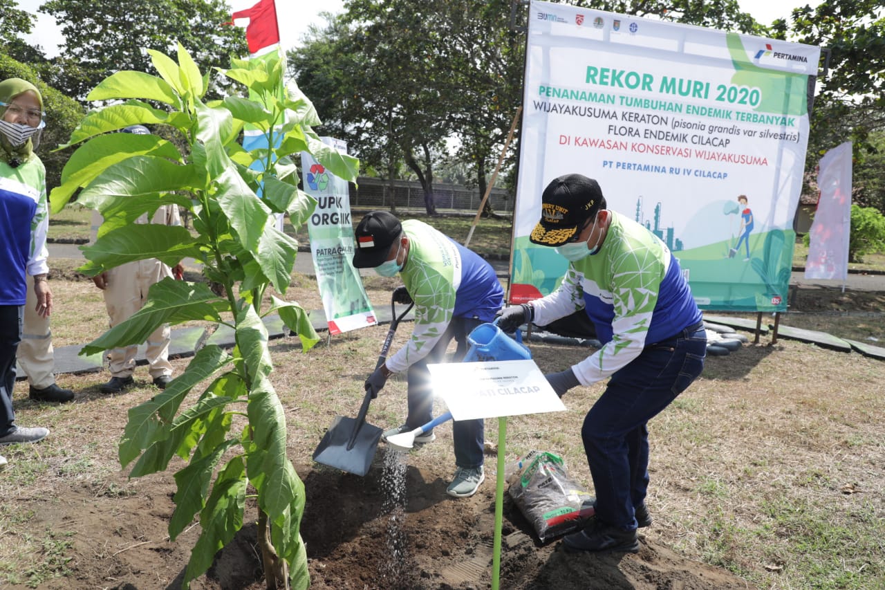 Penanaman pohon Wijayakusuma Keraton di Kawasan Konservasi Wijayakusuma. 
