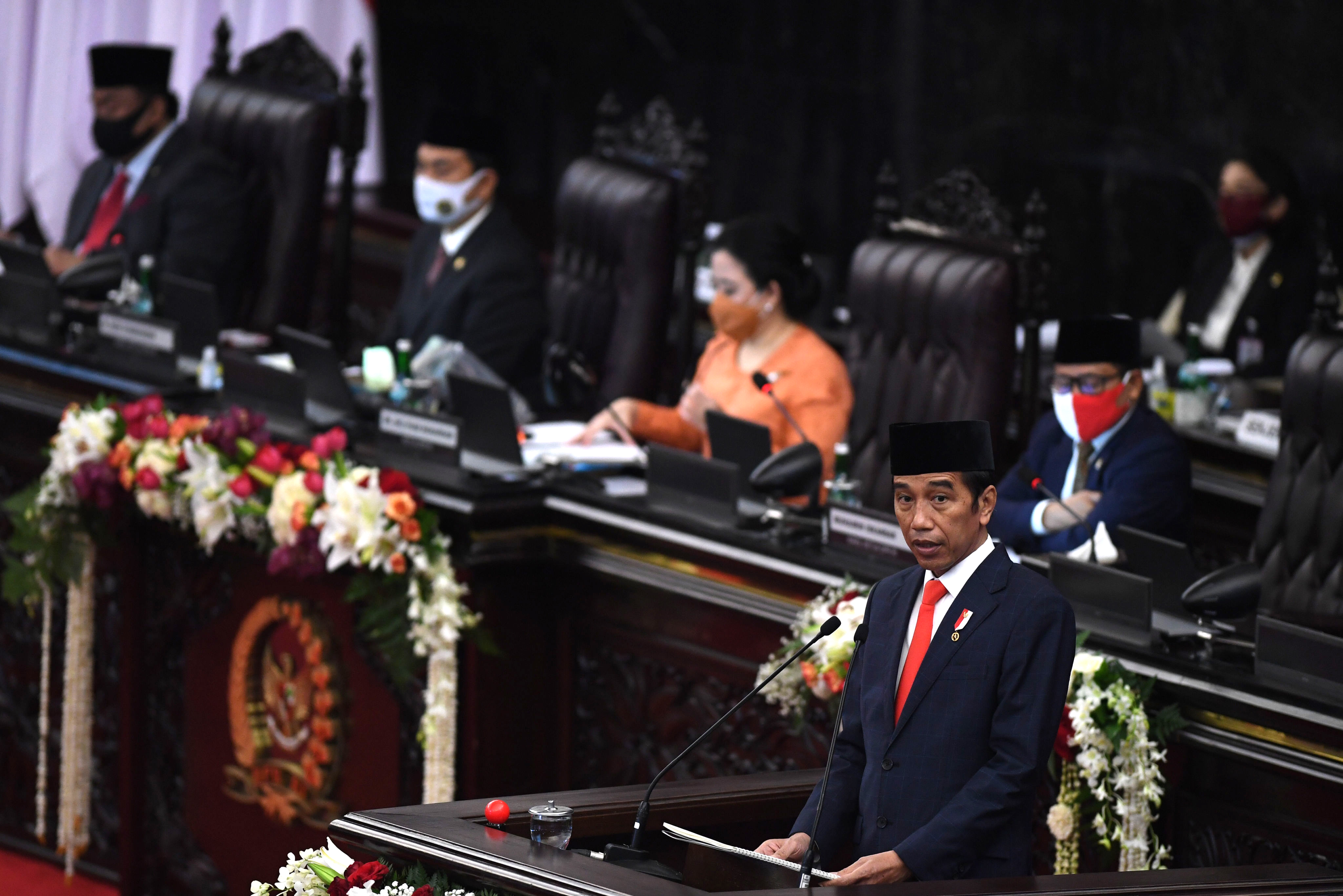 Presiden Joko Widodo menyampaikan pidato pengantar RUU APBN tahun anggaran 2021 beserta nota keuangannya, Jumat (14/8).
