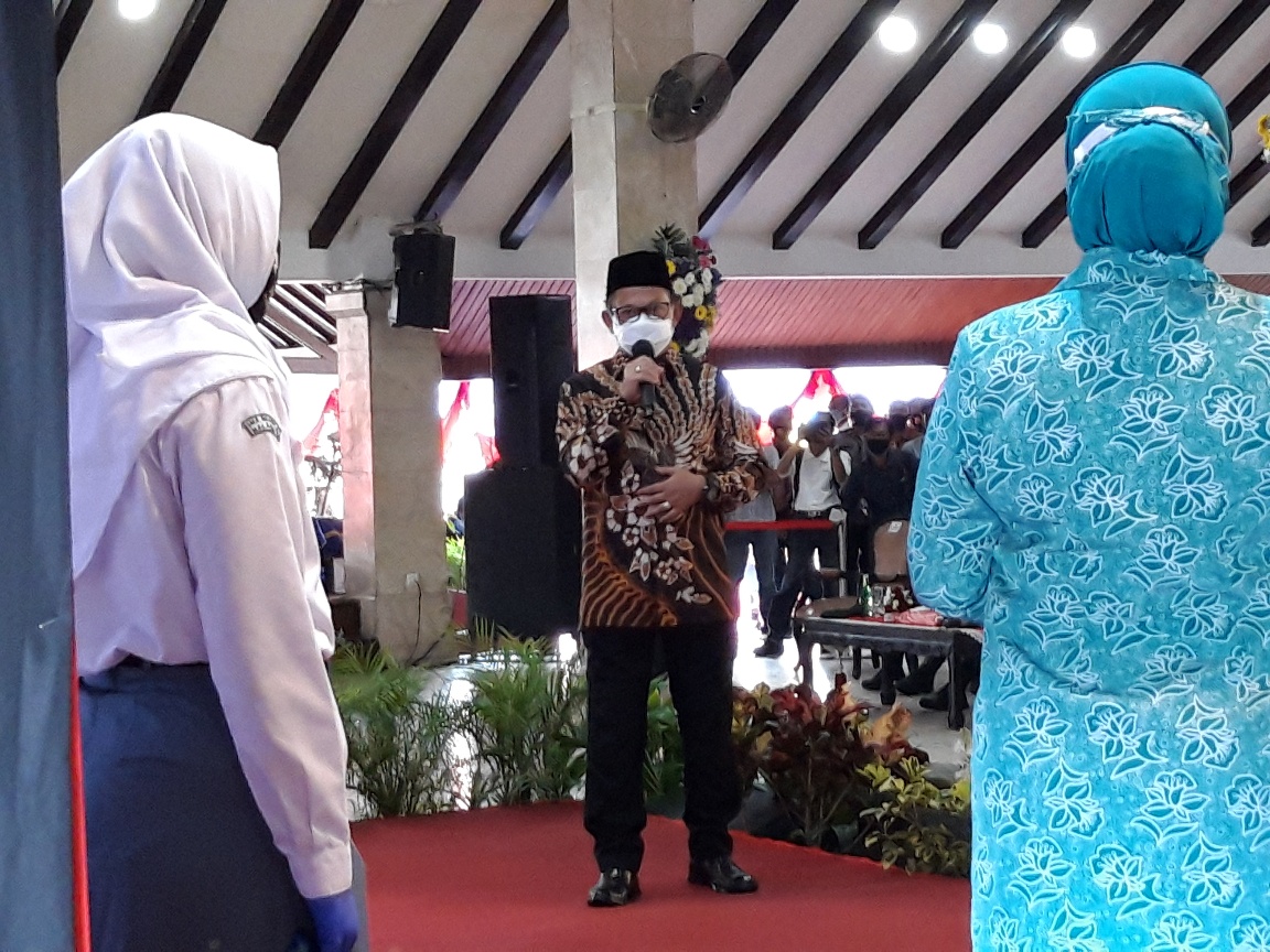 Menteri Dalam Negeri Muhammad Tito Karnavian memberikan arahan saat peluncuran Gerakan 26 Juta Masker, di Malang, Jawa Timur, kemarin.