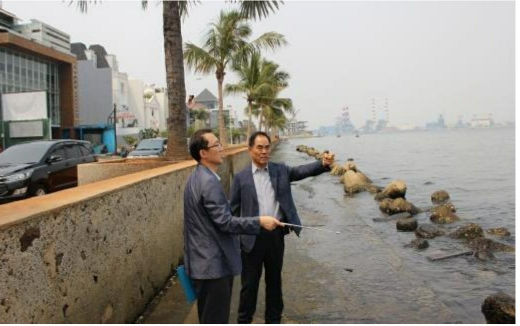 Desain tanggul laut raksasa lepas pantai Jakarta selesai tahun ini.