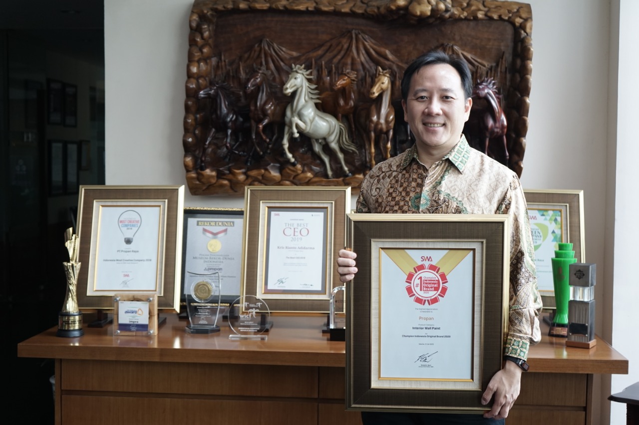 CEO Propan Raya Kris Adidarma berterima kasih atas Indonesia Original Brand Award 2020.