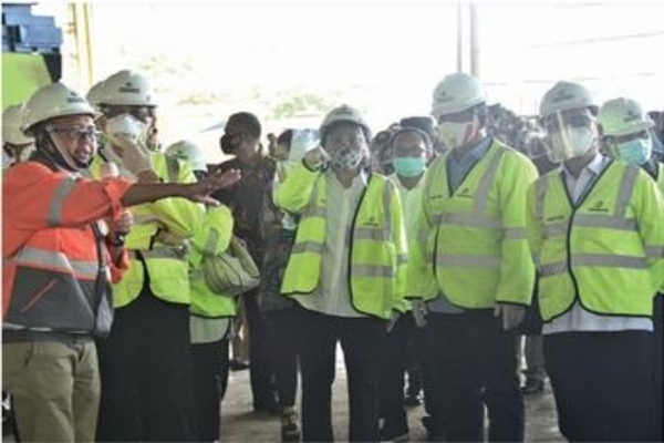 Kementerian Lingkungan Hidup dan Kehutanan Rosa Vivien Ratnawati, melalukan peninjauan di Kabupaten Cilacap, 22 Juli 2020.