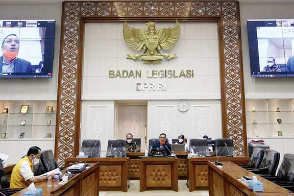 Wakil Ketua Badan Legislatif (Baleg) DPR RI Willy Aditya memimpin rapat dengar pendapat umum (RDPU) dengan Dewan Pers di Gedung Nusantara II