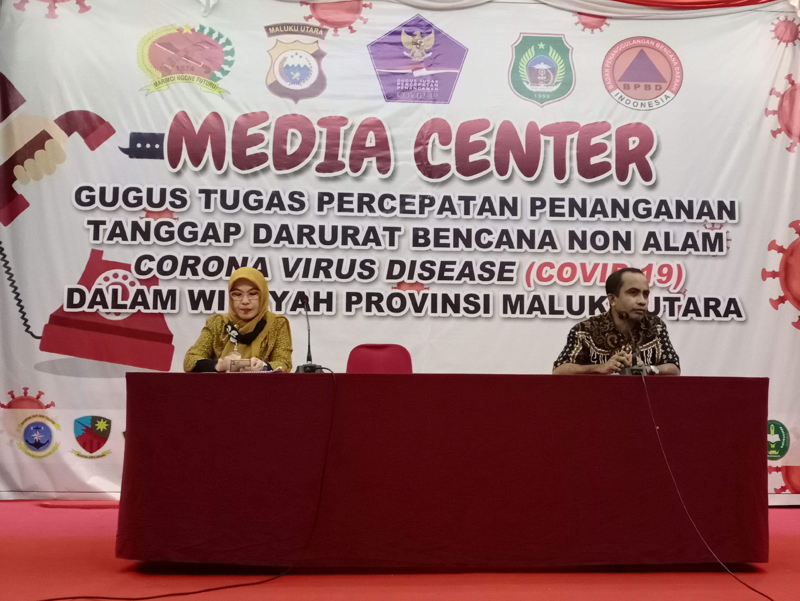 uru bicara Percepatan Penanganan Covid-19 Provinsi Maluku Utara, dr Alwiah Asagaf (kiri)