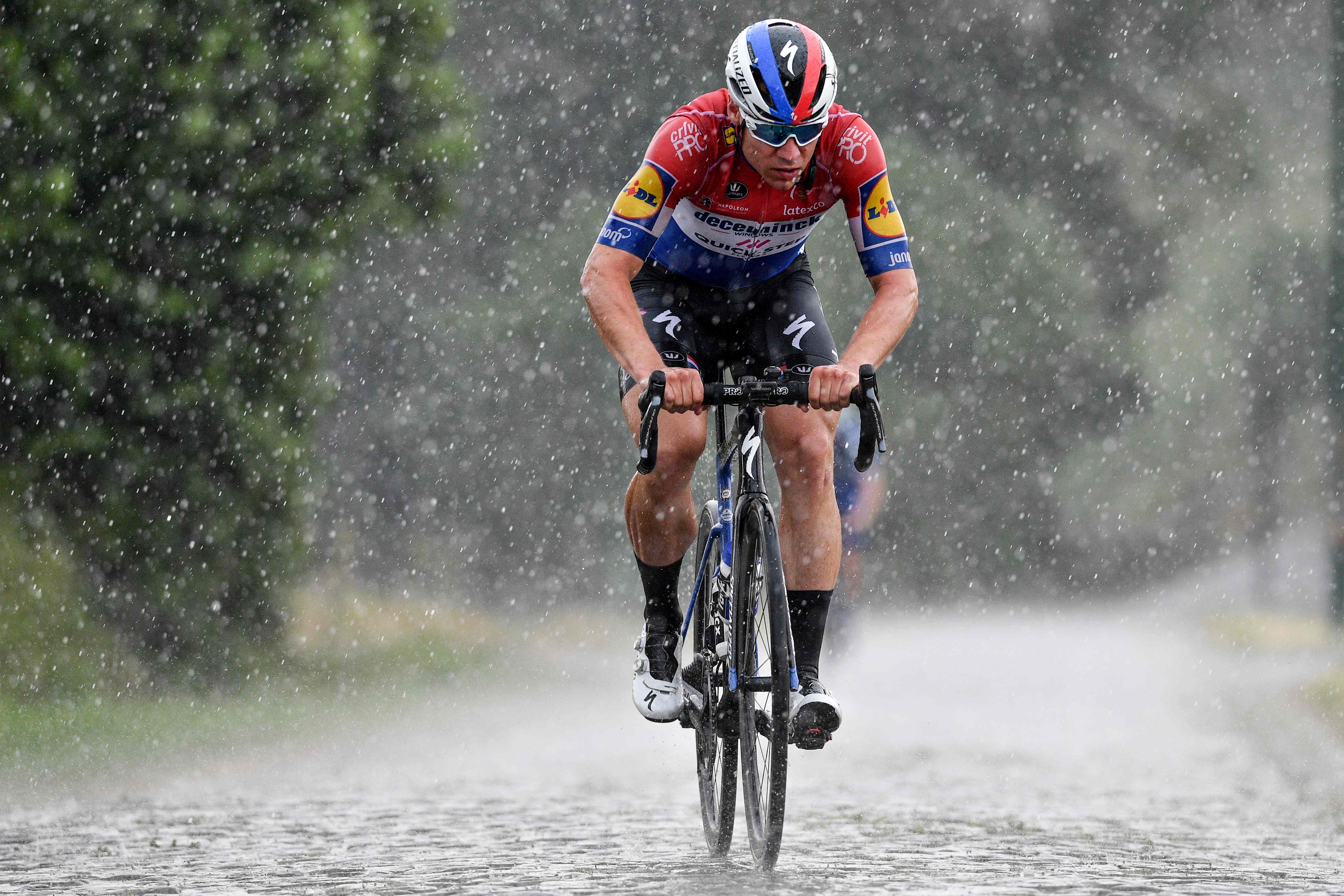 Pembalap tim Deceuninck-Quick-Step, Fabio Jakobsen dalam kondisi kritis setelah mengalami kecelakan di Tour Polandia, Rabu (5/8). 