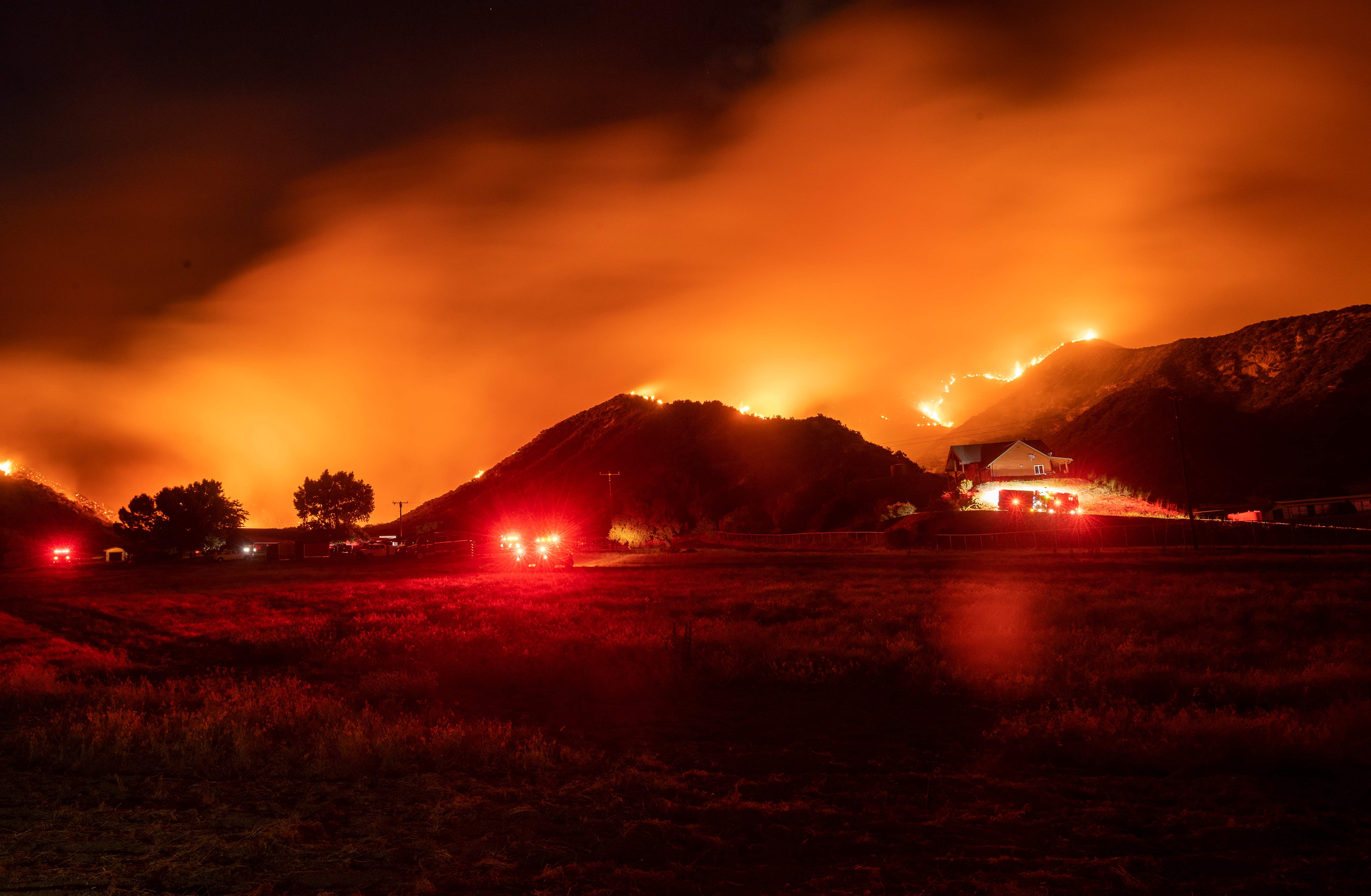 Kebakaran hutan yang terjadi di wilayah Cherry Valley, California, AS
