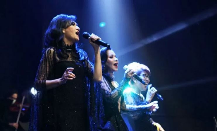 Diva pop Indonesia era 1980-an antara lain Iis Sugianto, Rita Butar Butar, dan Christine Panjaitan tampil pada konser amal RICH 80. 