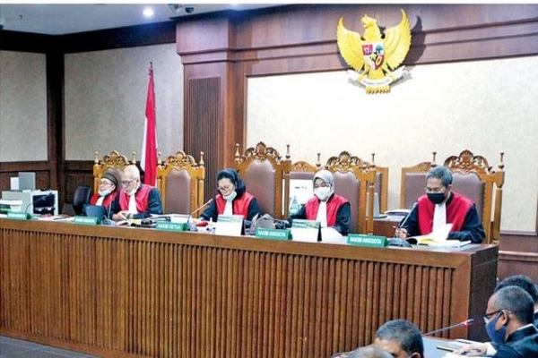 Majelis hakim Pengadilan Tipikor memimpin persidangan di Gedung Pengadilan Tipikor, Jakarta, Rabu (10/6).