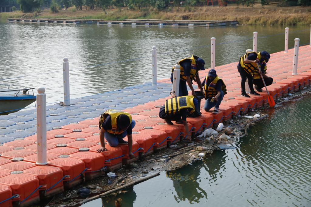 Gerakan Bersih, Indah, Sehat, Aman (BISA) di Bank Sampah Sungai Cisadane (Banksasuci), Kota Tangerang, Banten.