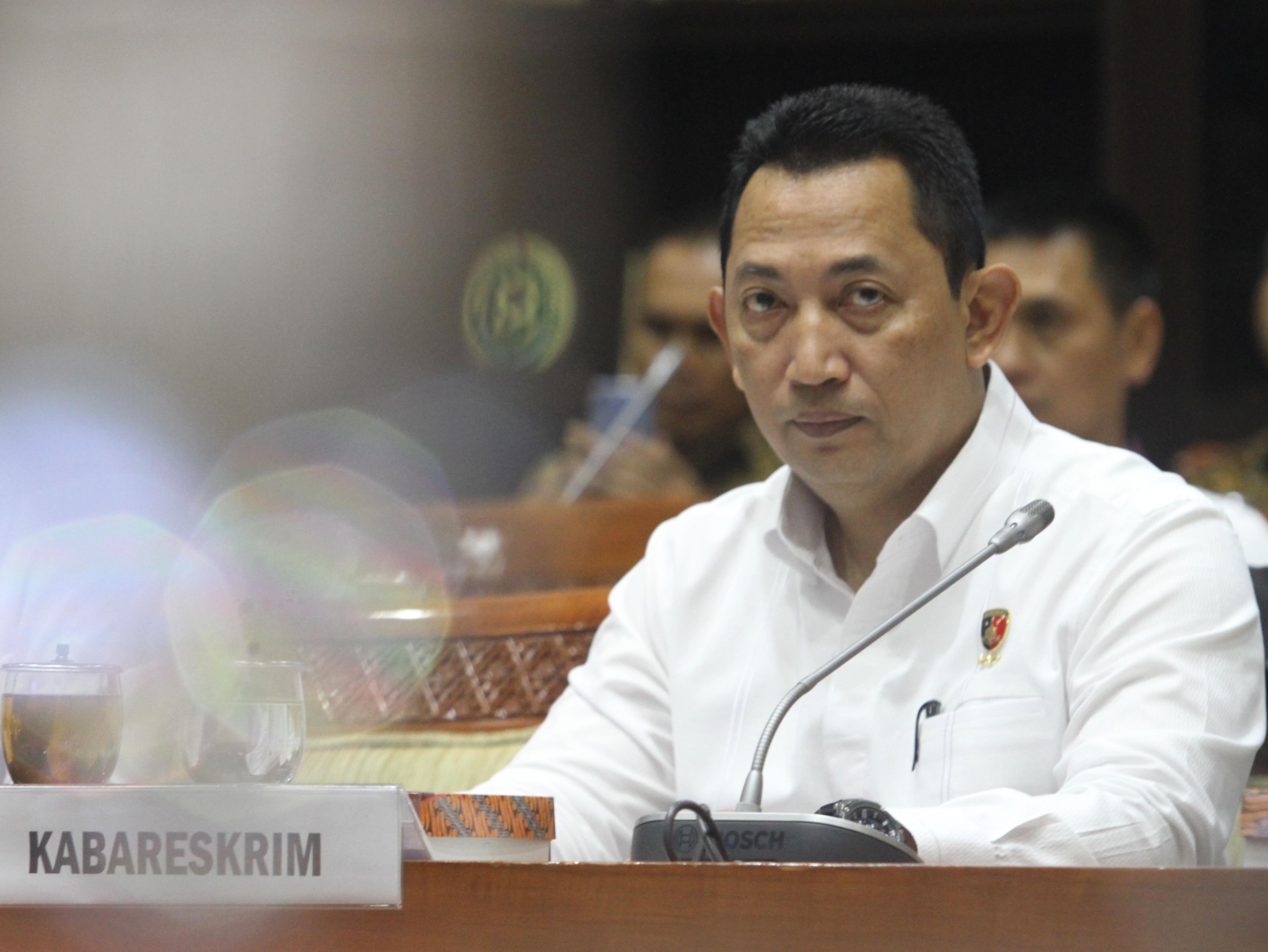  Kabareskrim Polri Komjen Pol Listyo Sigit Prabowo (tengah)