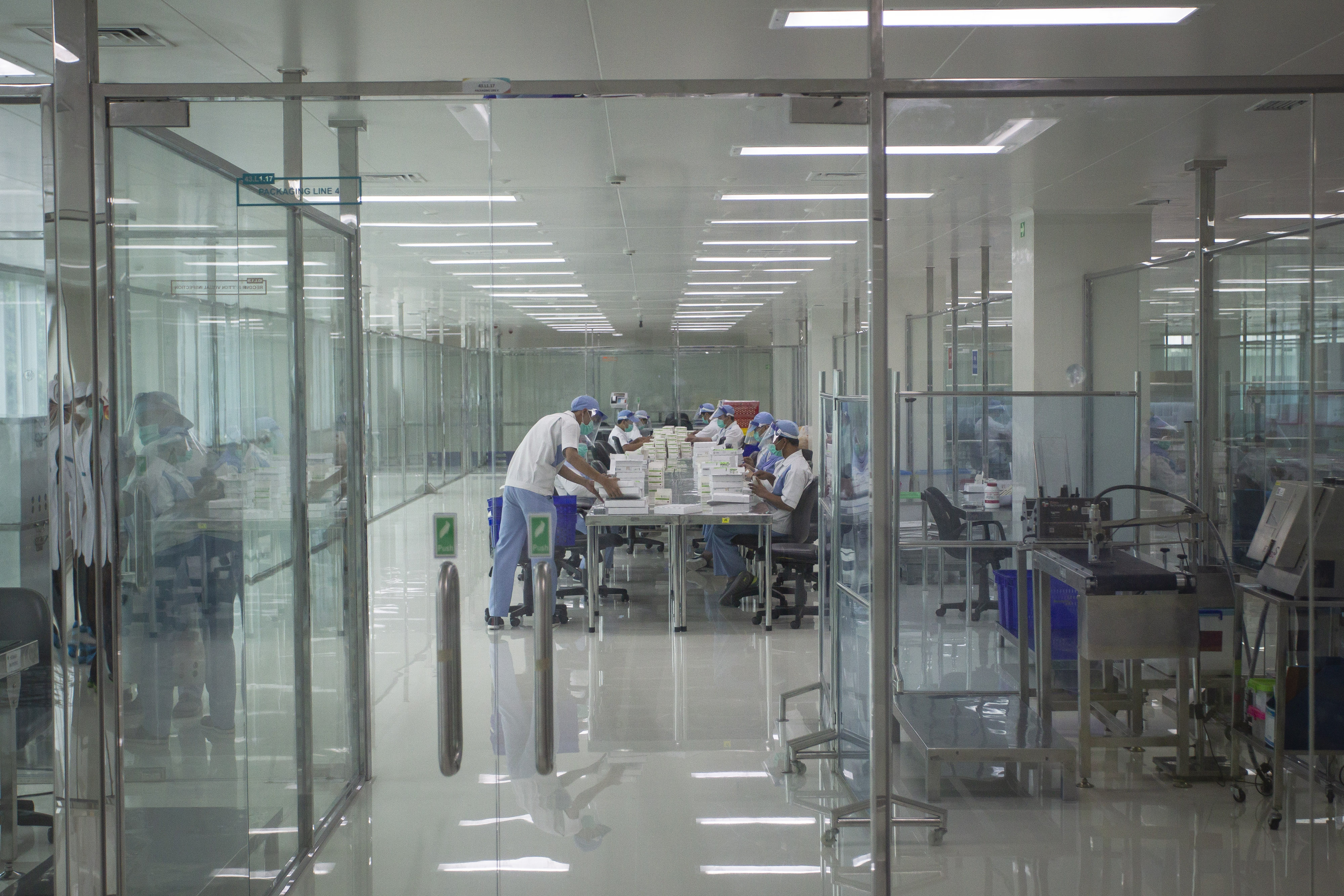 Suasana fasilitas produksi vaksin COVID-19, di kantor Bio Farma, Bandung, Jawa Barat, Selasa (4/8).