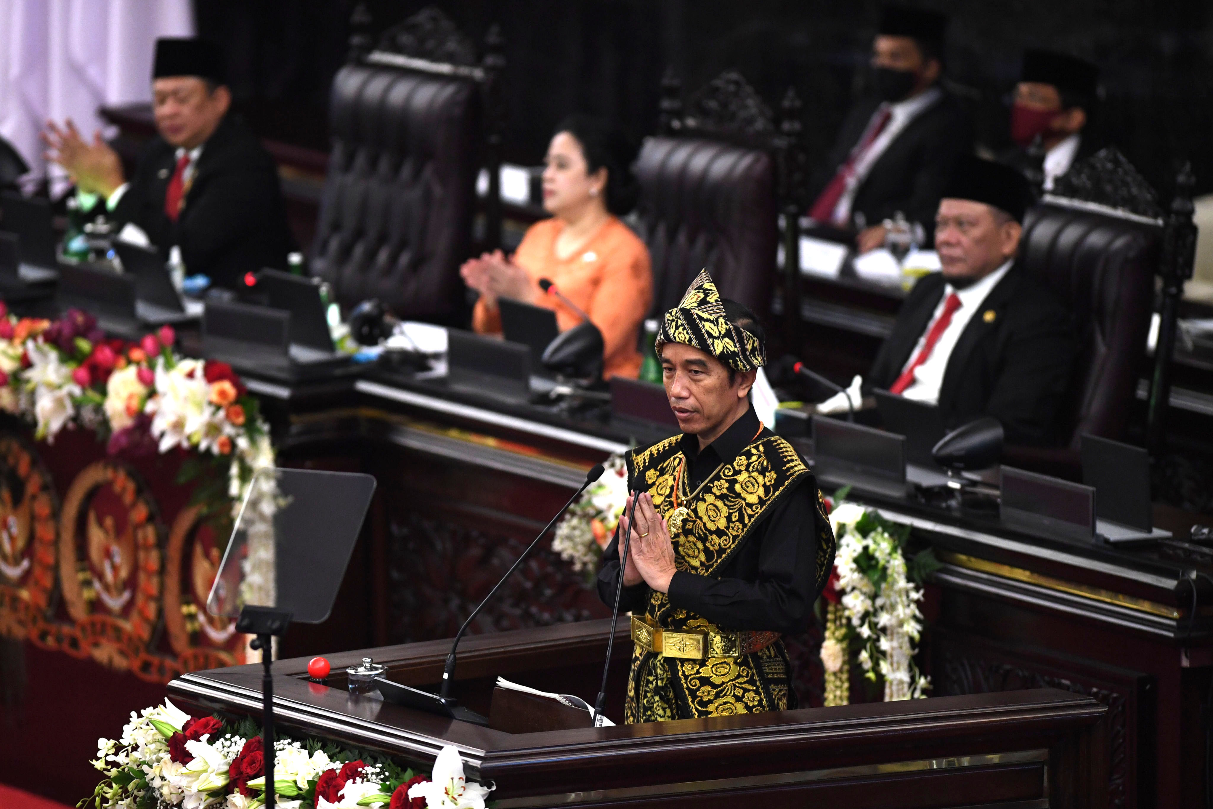 Presiden Joko Widodo menyampaikan pidato dalam sidang tahunan MPR di Komplek Parlemen, Senayan, Jakarta, Jumat (14/8).
