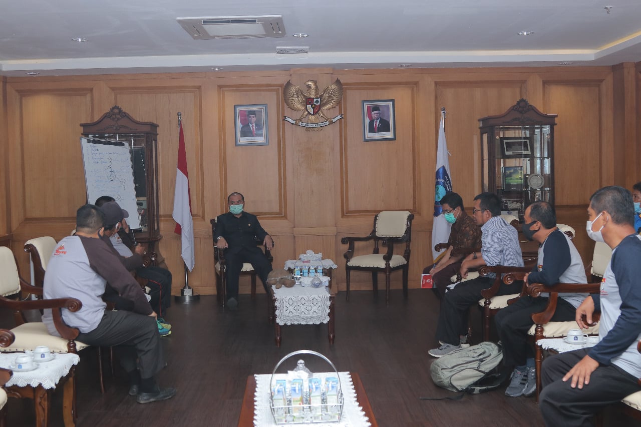 Gubernur Babel Erzladi Rosman menerima investor porang guna memperdayakan masyarakat di tengah pendemi Covid-19. 