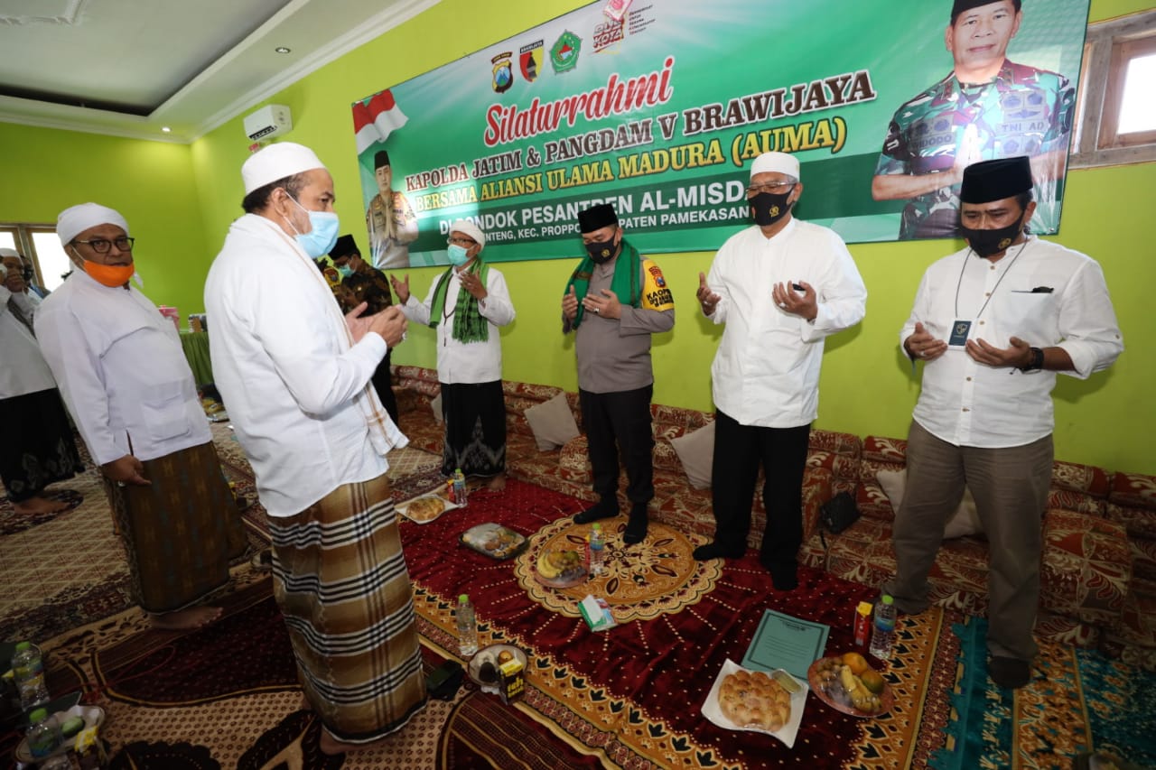 Kapolda mengunjungi ponpes di Pamekasan, Madura. 