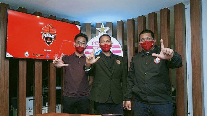 Sebanyak 64 perwakilan dari Jakmania akan unjuk kebolehan memainkan Pro Evolution Soccer. 