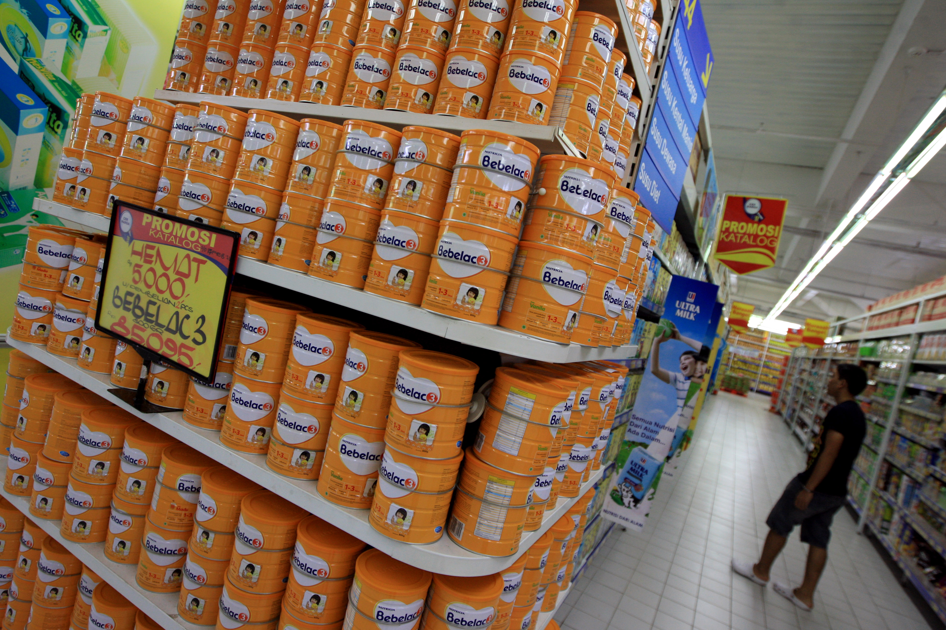Penjualan susu formula di salah satu mini market