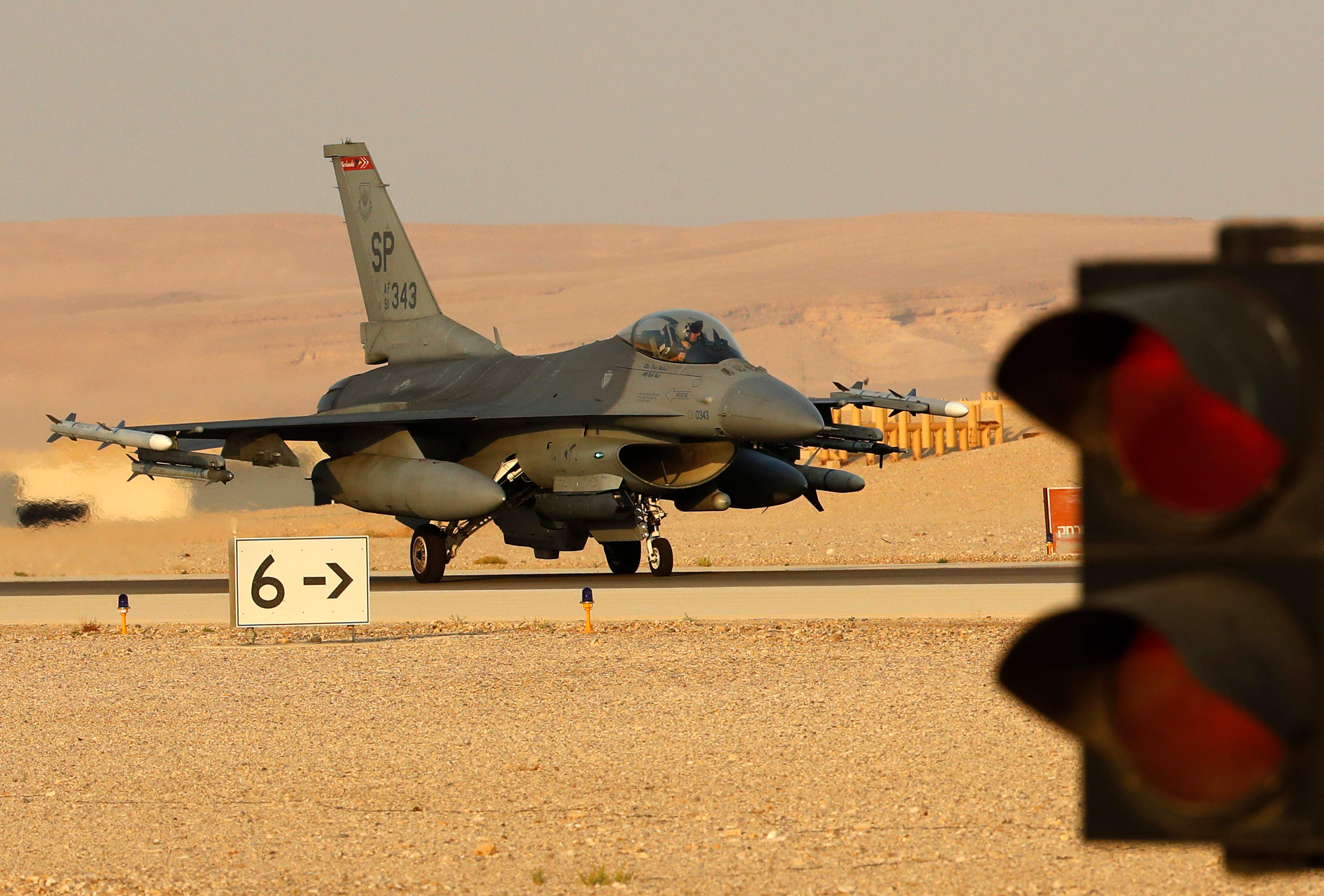 Israel Serang Pos Hizbullah di Libanon