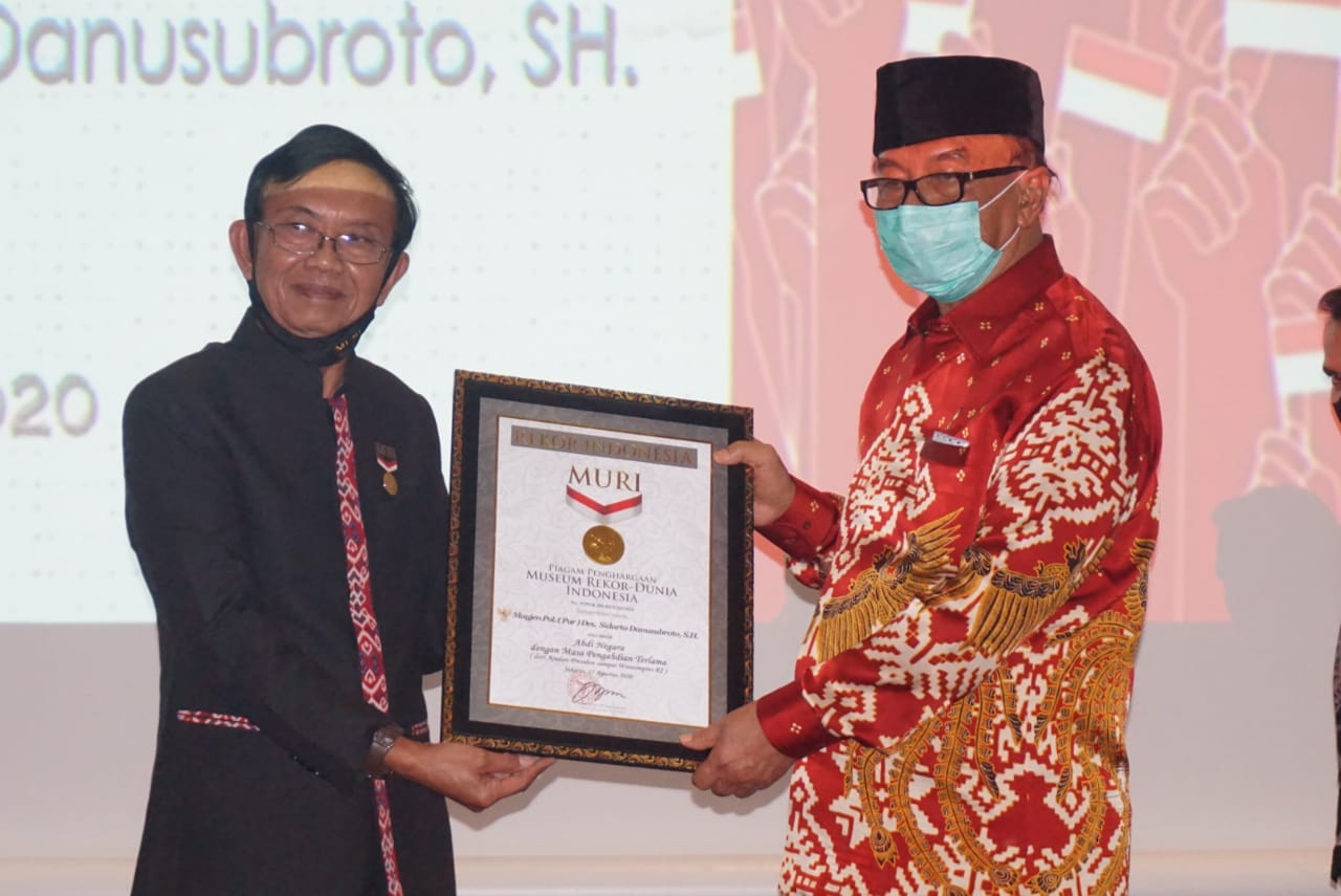 Rekor MURI untuk Sidarto Danusubroto