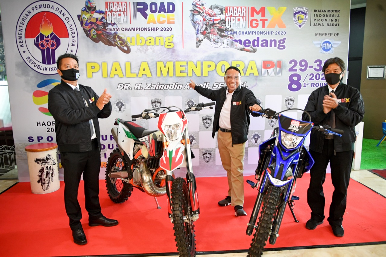 menpora Zainudin Amali meresmikan ajang balap motor bersama IMI Jabar