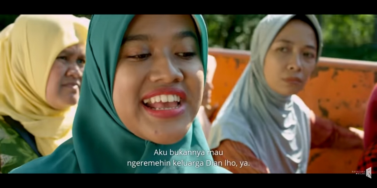 Siti Fauziah Saekhoni sebagai Bu Tejo dalam film 'Tilik'